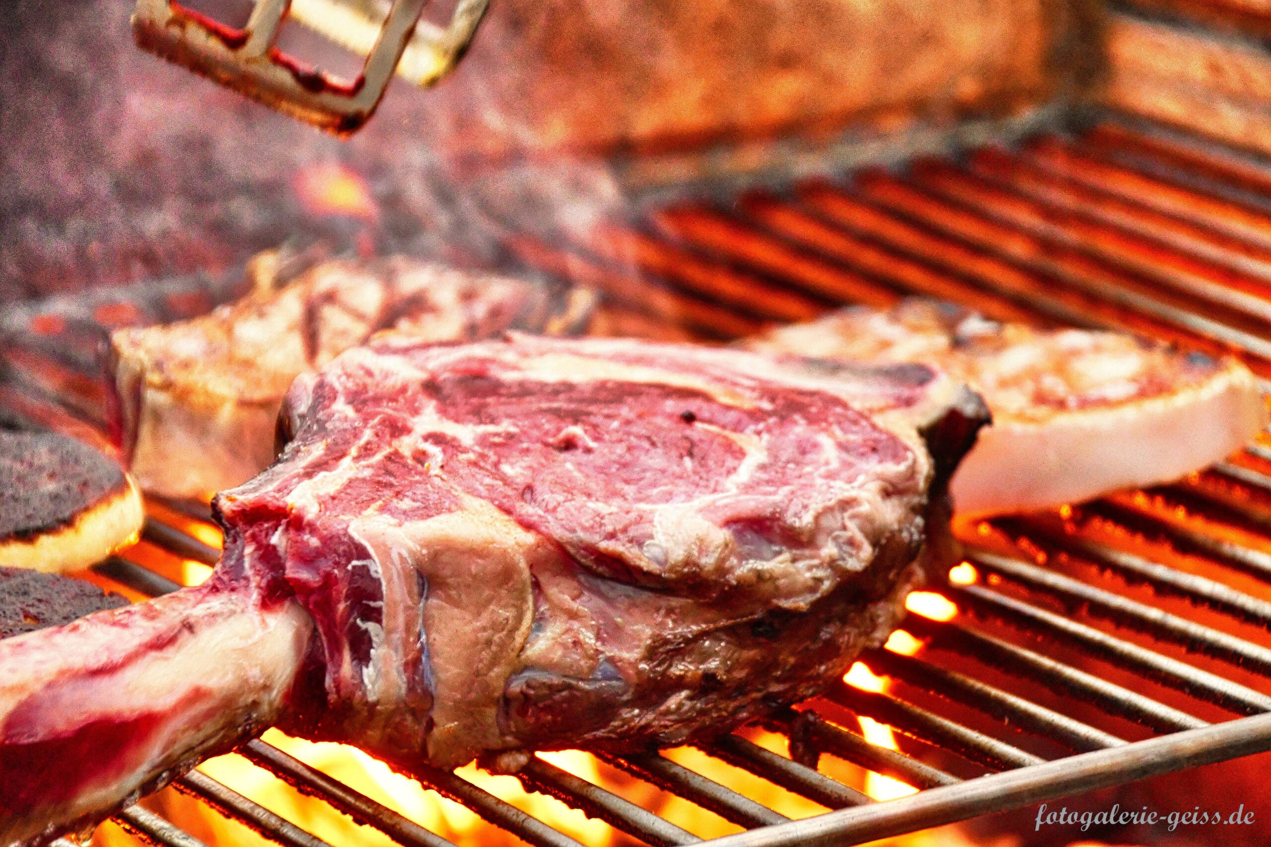 960gr Tomahawk Steak auf dem Grill