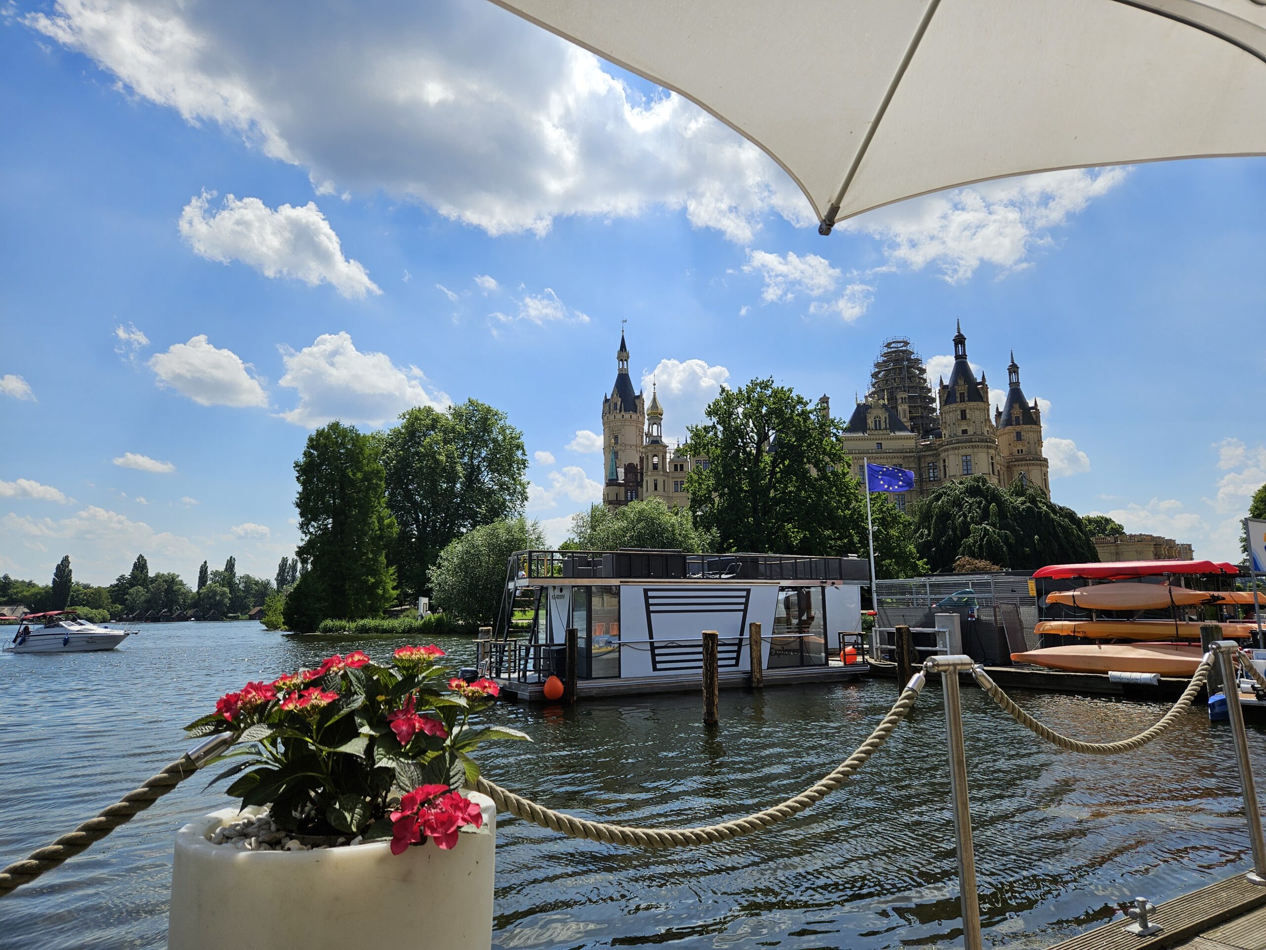 Blick vom Restaurant auf das Schweriner Schloß