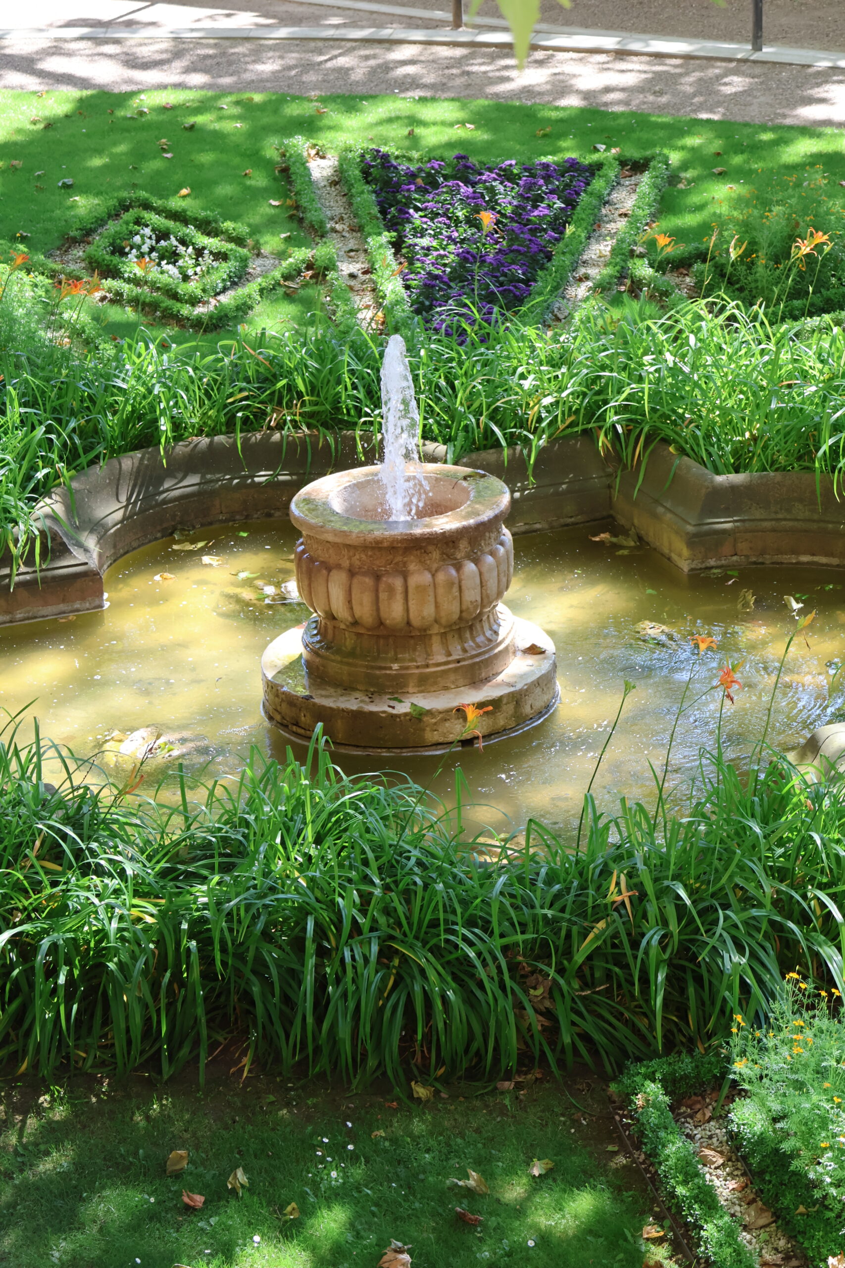 Brunnen im Schloßgarten - Schwerin