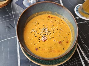 Gamba Dream Soup im Restaurant DIJO direkt am Meer