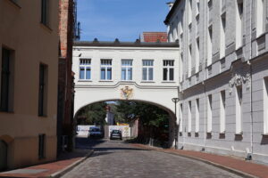 Gebäudebrücke am Rathaus Rostock