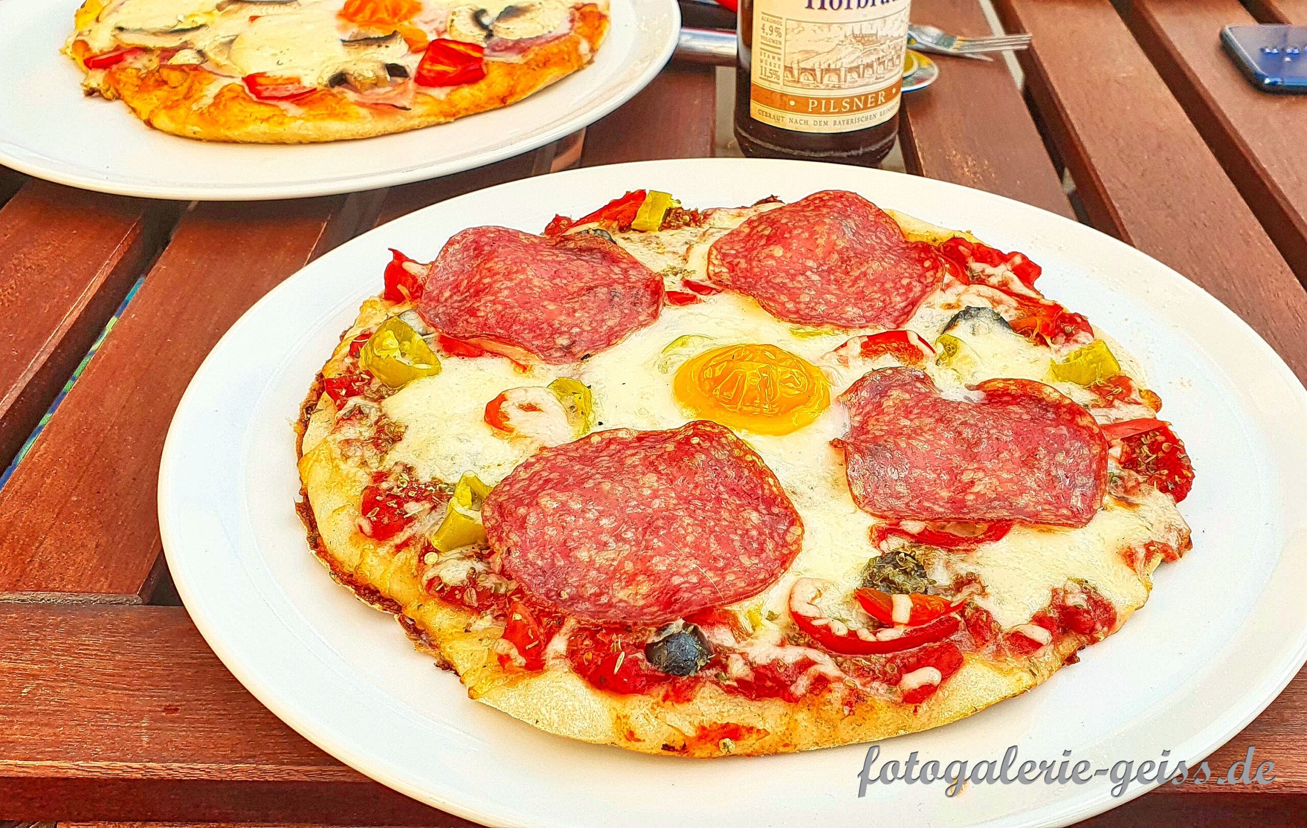 Pizza aus dem eigenen Holzbackofen