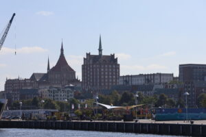 Blick auf Rostock von der Warnow aus