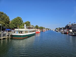 Schiffe im Alten Strom in Warnemünde