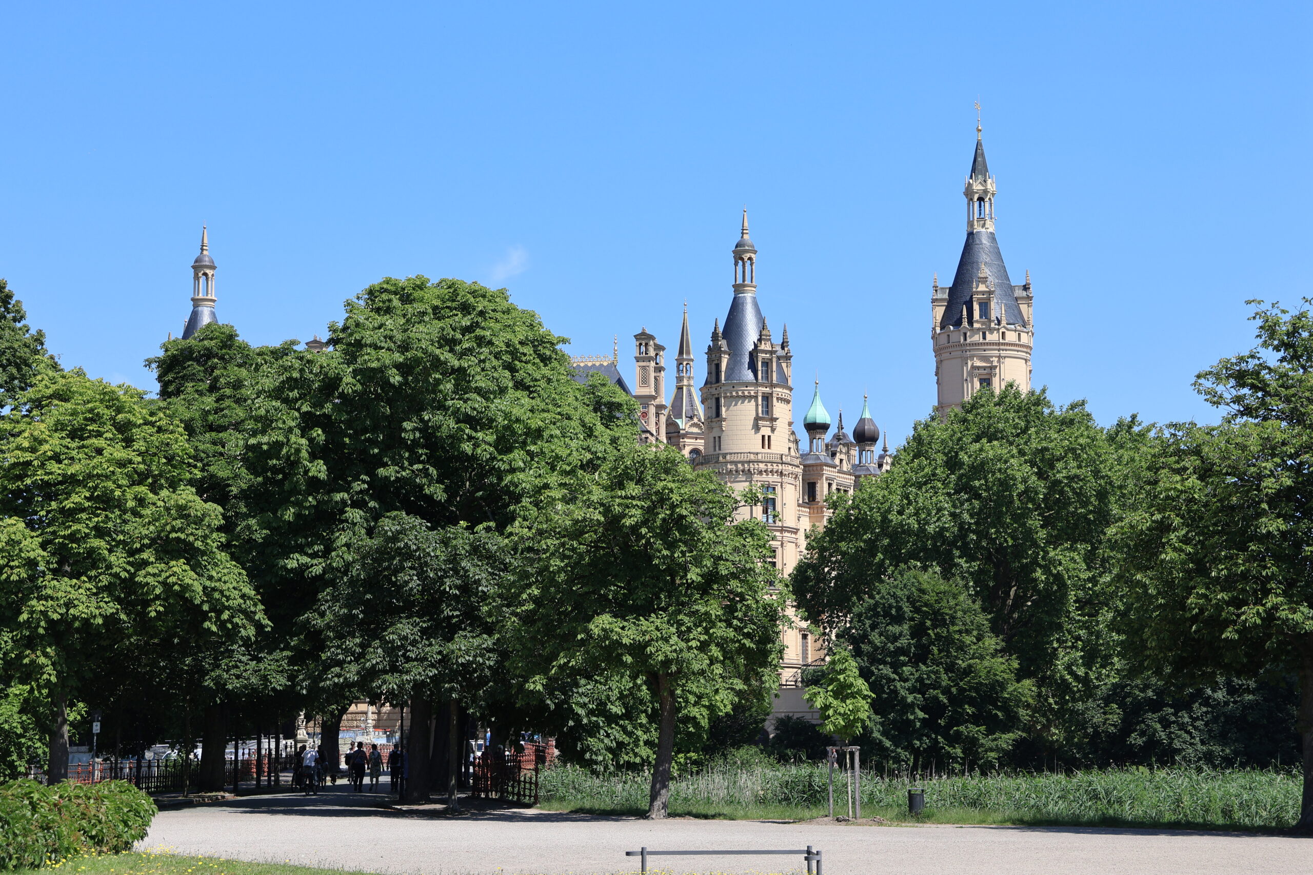 Schloß aus dem Schloßgarten heraus