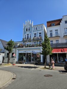 Schönes altes Haus mit Bücherei - Warnemünde