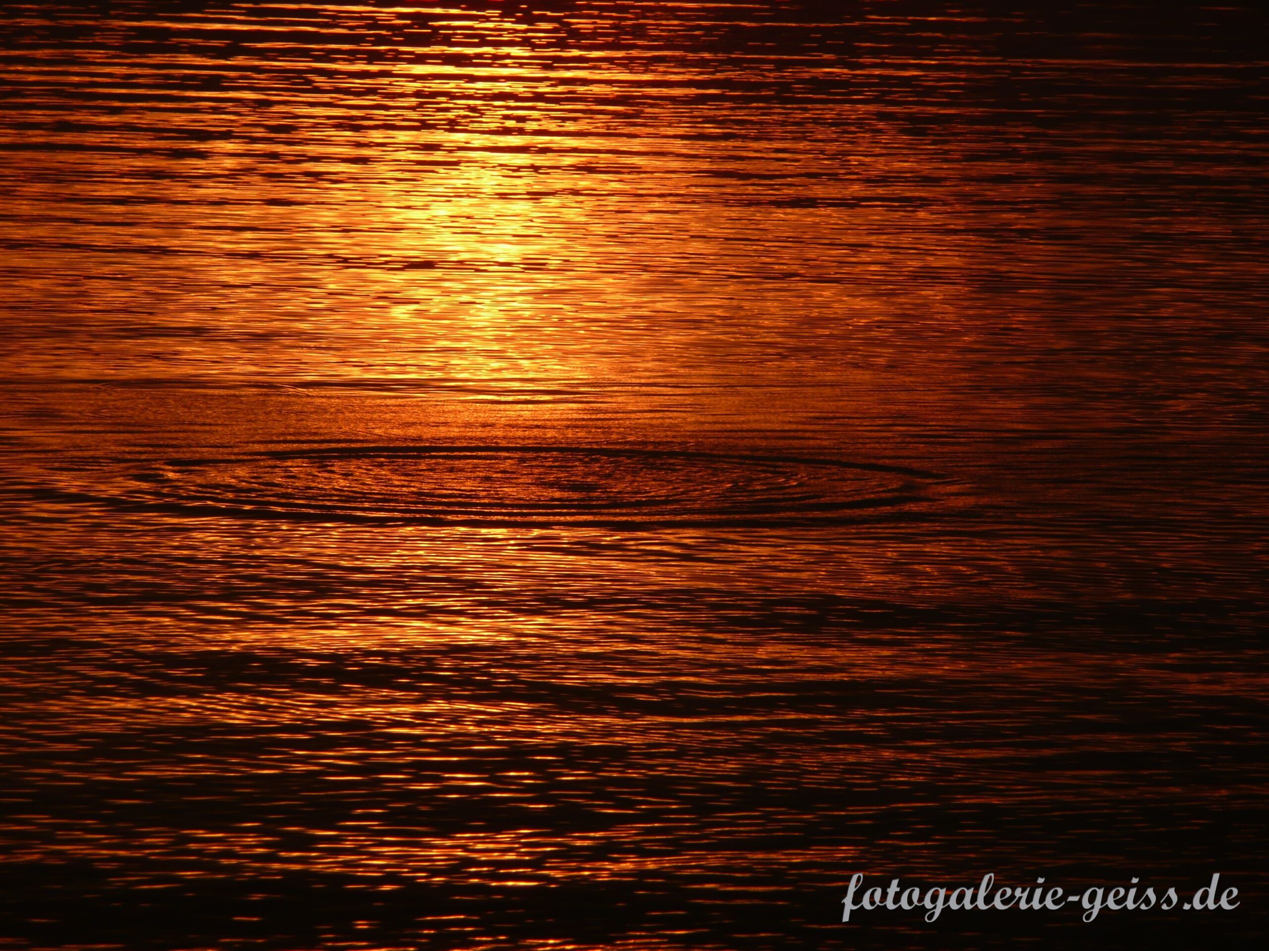 Sonnenuntergang am Chiemsee mit Wellenkreisel