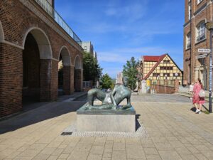 Statue Ufer auch Liegende - Rostock