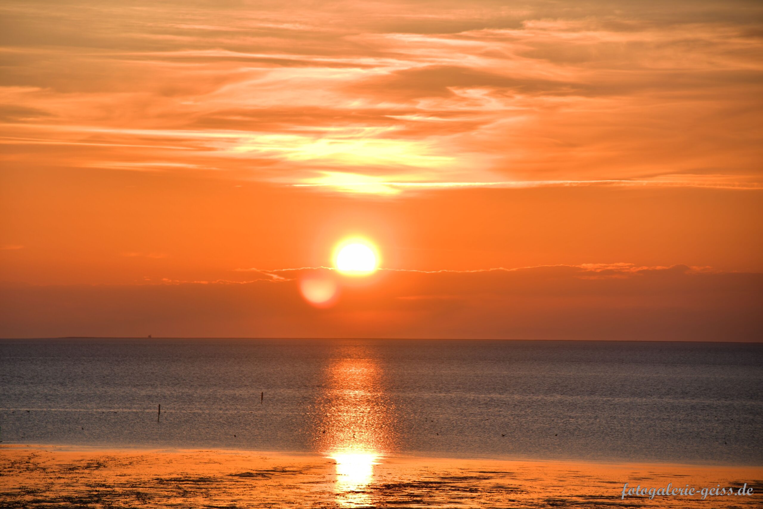 Traumhafter Sonnenuntergang an der Nordsee bei Friedrichskoog