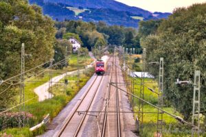 Zug auf der Strecke München Salzburg