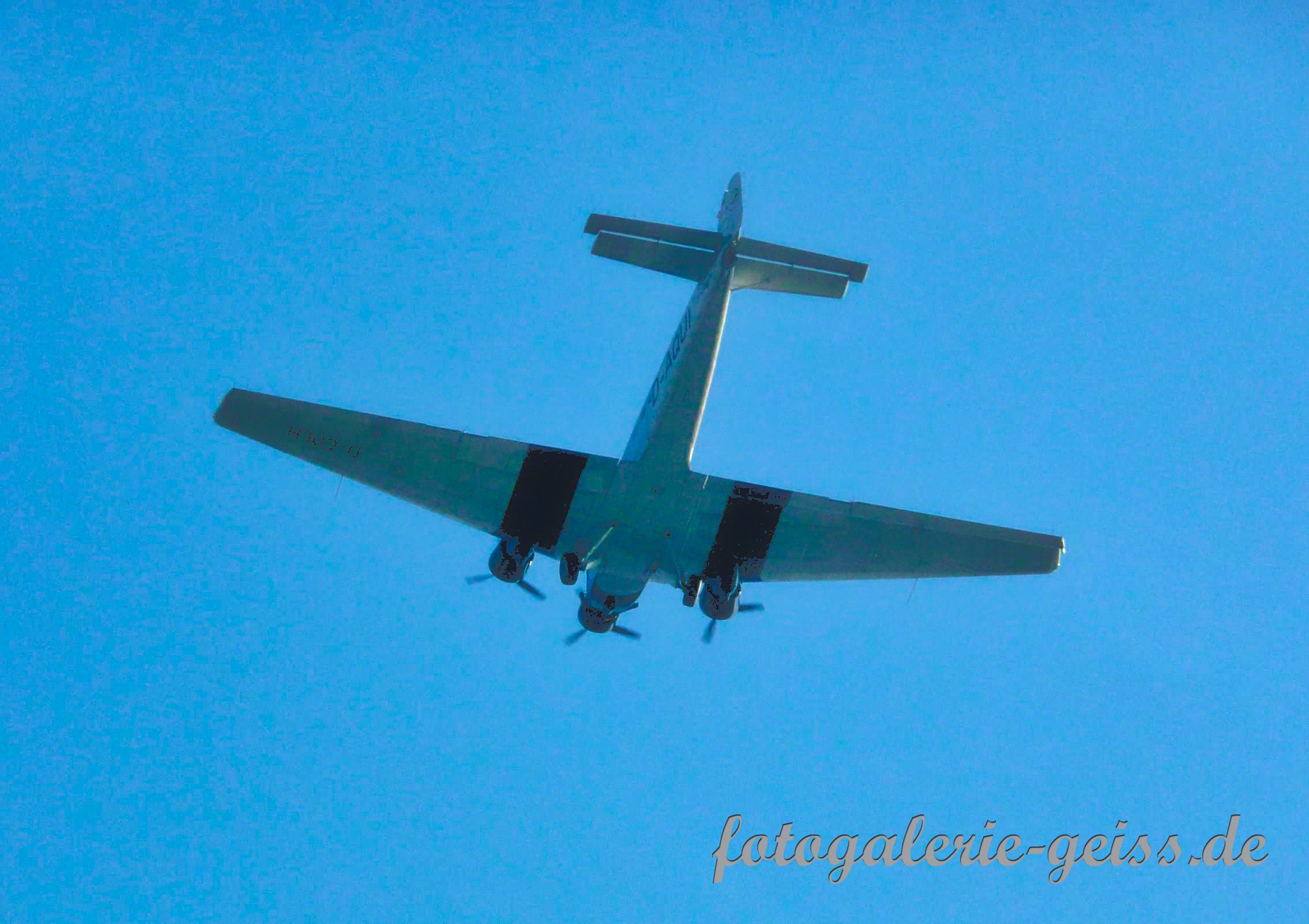 3-Motoriges altes Flugzeug