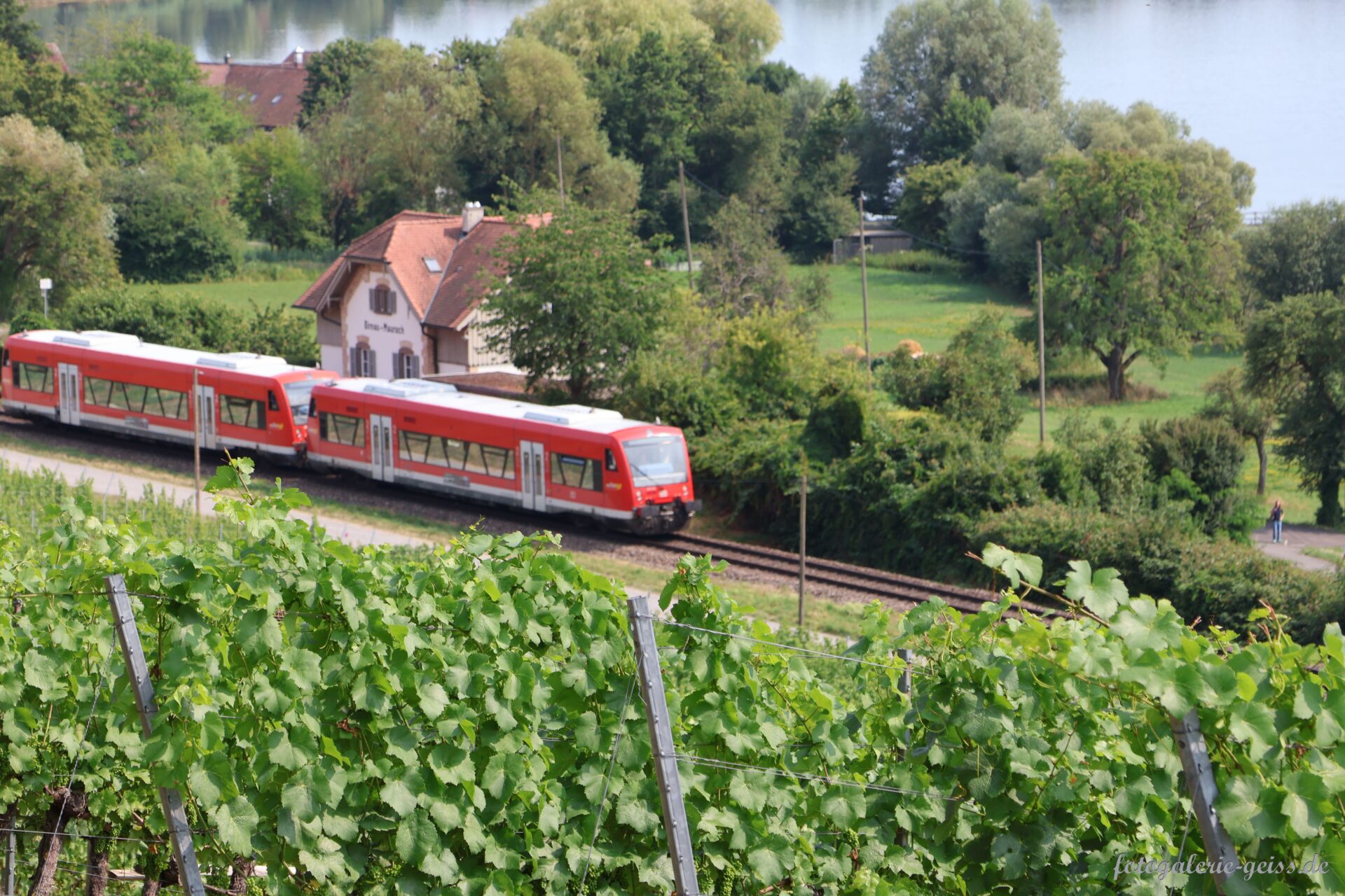Bahn unterhalb der Basilika Birnau