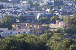 Blick auf das Amphitheater vom Aussichtspunkt Petrisberg in Trier - September 2023