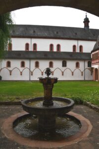 Brunnen im Kloster Innenhof im Kloster Eberbach