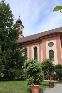 Die Schlosskapelle auf der Insel Mainau im Bodensee - Juli 2023_75