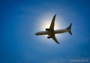 Flugzeug kurz vor der Landung auf dem Flughafen Frankfurt Rhein-Main