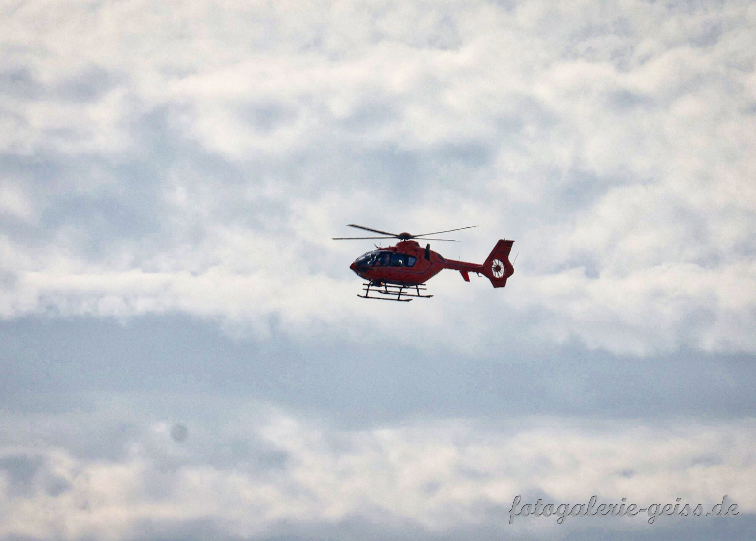 Hubschrauber über der Ostsee