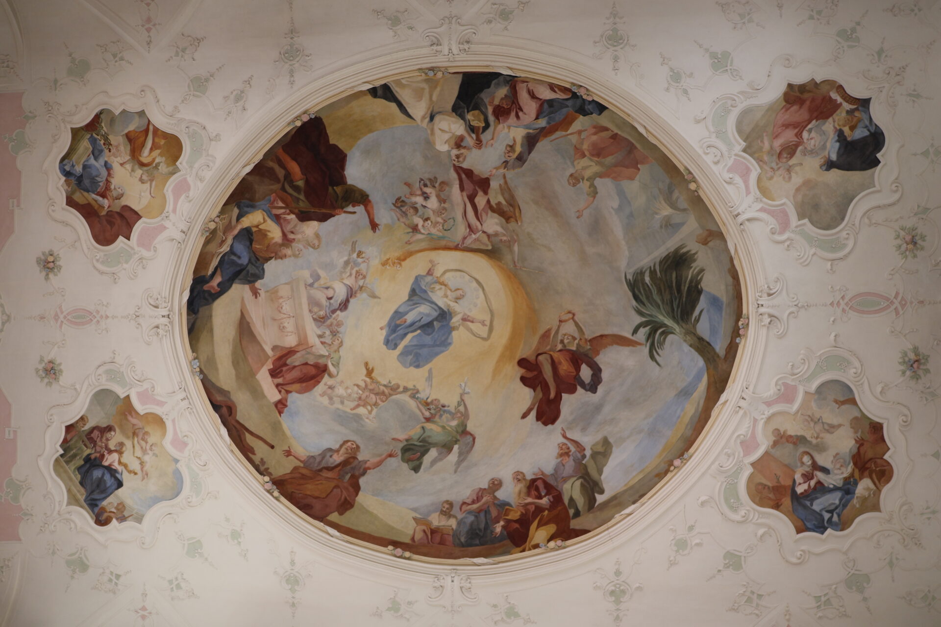 In der Schlosskapelle der Insel Mainau im Bodensee - Juli 2023_69