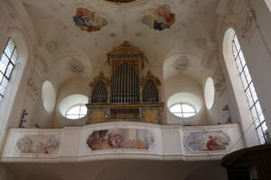 In der Schlosskapelle der Insel Mainau im Bodensee - Juli 2023_71