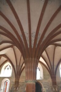 Säule im Schlafsaal der Mönche im Kloster Eberbach