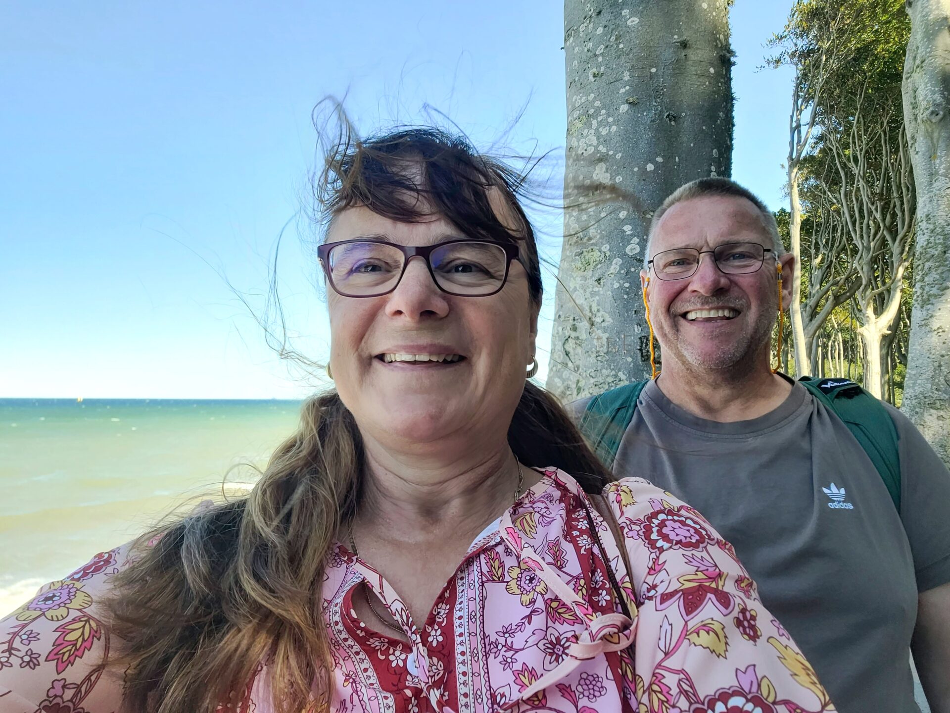 Manuela und ich an der Küste im Gespensterwald Nienhagen