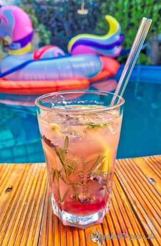 Blueberry-Smash-am-Pool-was-gibt-es-geileres-im-Sommer