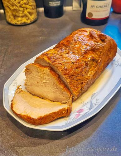 Leckerer-Schweinebraten-aus-dem-Ruecken